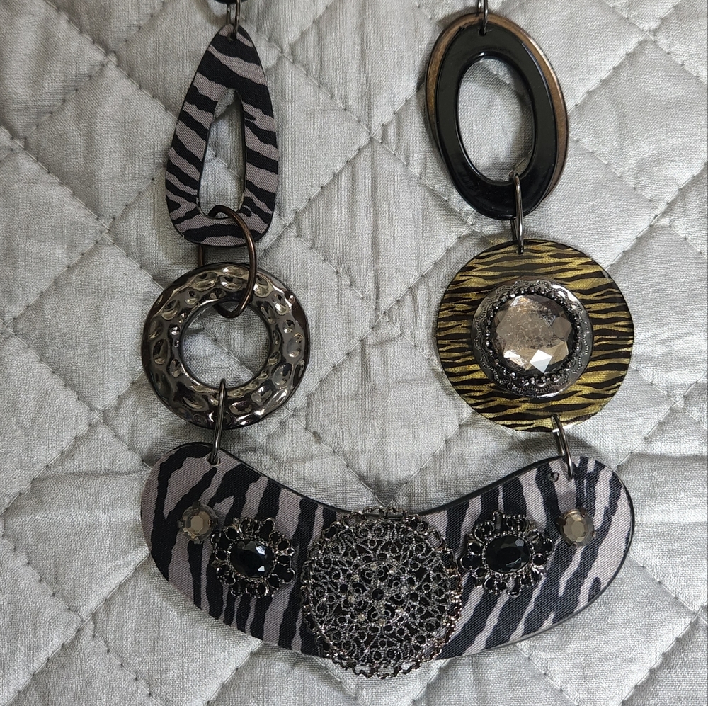 Funky Chunky Necklace 😍 - Picture 4 of 4